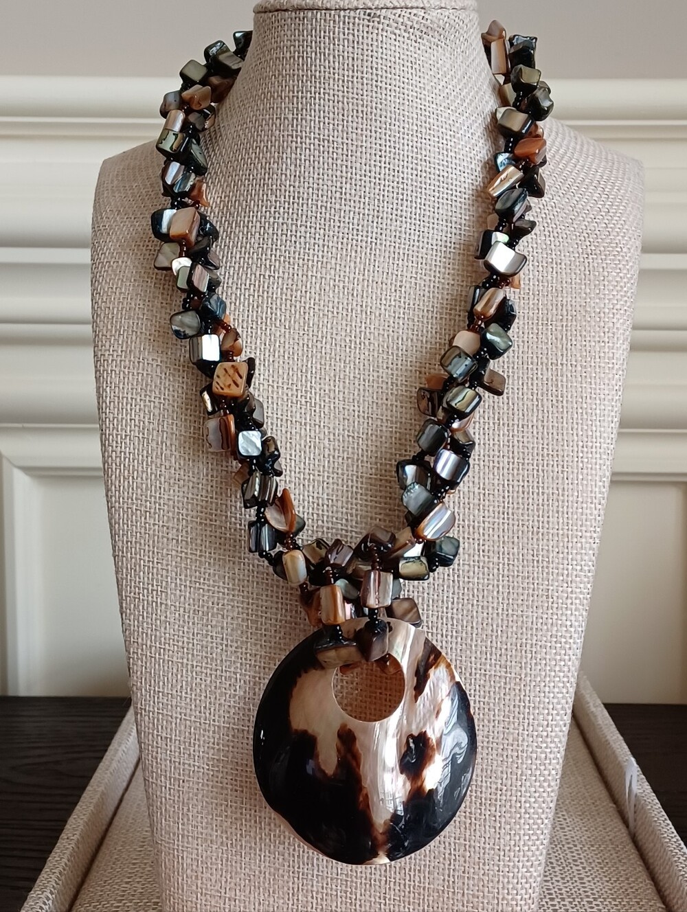 Vintage Mother Of Pearl Beaded Statement Necklace 🖤💫